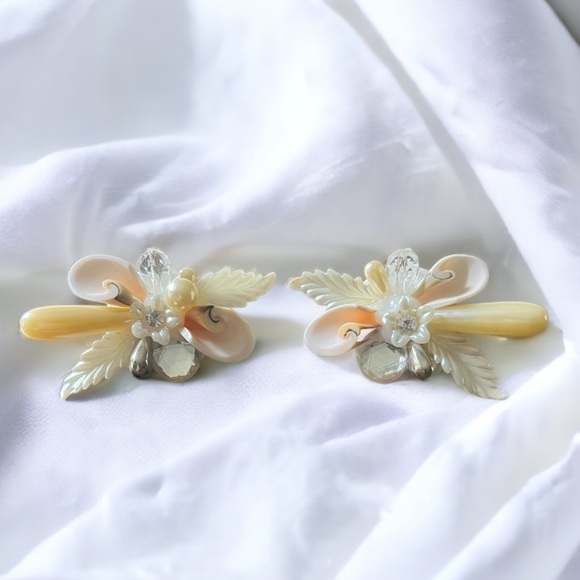 unmarked Jewelry - Vintage Ornate Clip on Ear Rings Wonderful Statement Earrings Shells and Beads